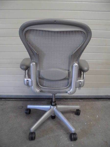 Herman miller online aeron titanium