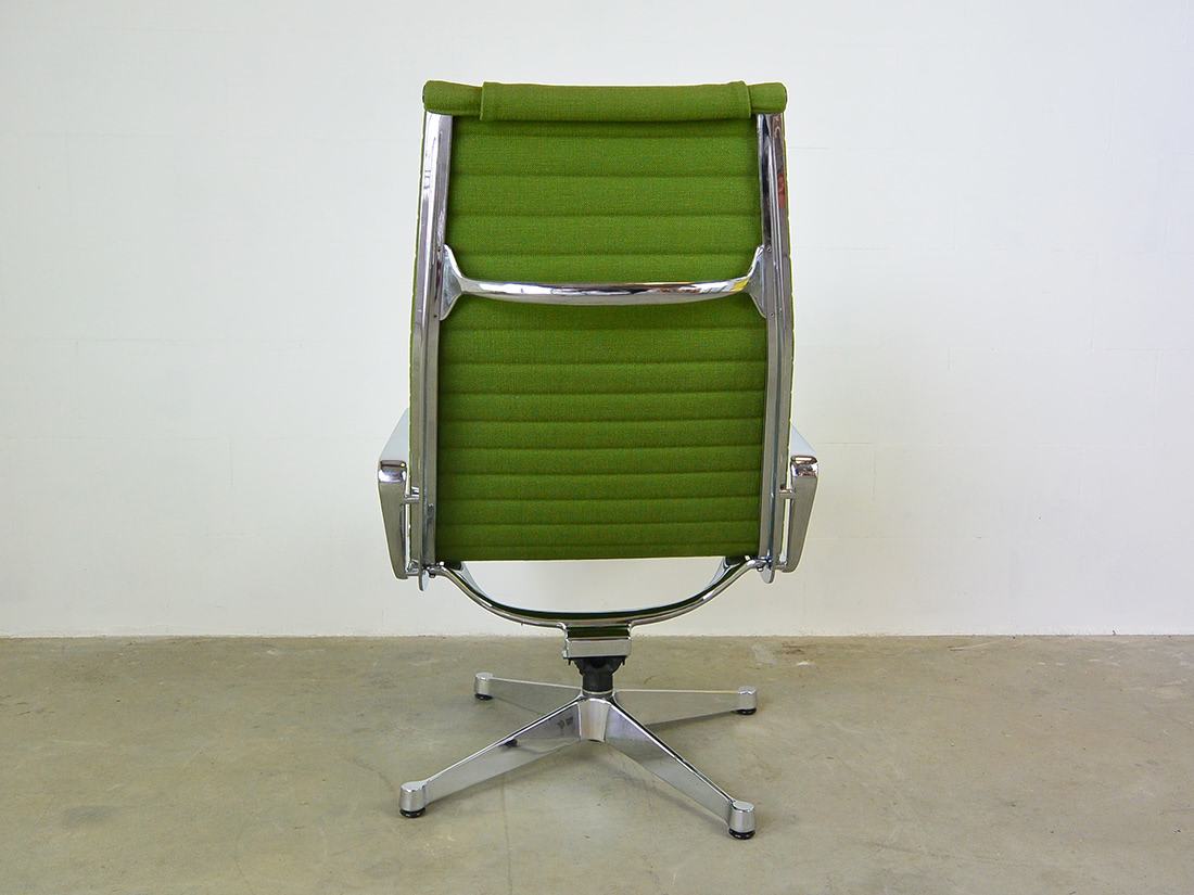 EA 124 Herman Miller Charles Eames stoel groen