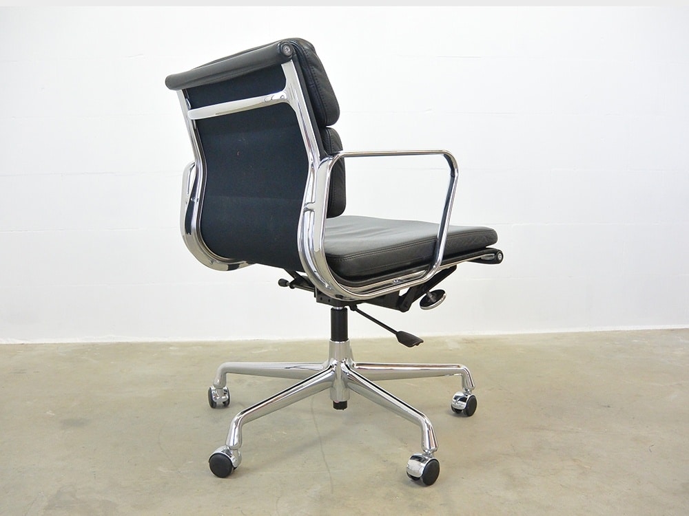 Vitra EA 217 Soft Pad chair by Charles & Ray Eames