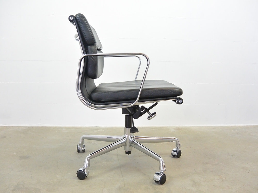 Vitra EA 217 Soft Pad chair by Charles & Ray Eames