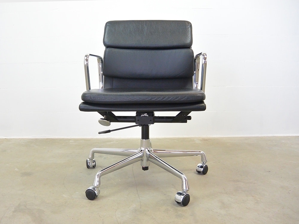 Vitra EA 217 Soft Pad chair by Charles & Ray Eames