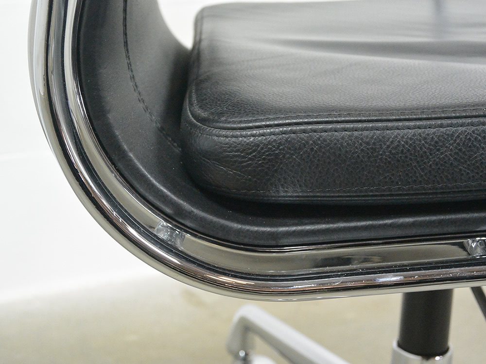 Bureaustoel Eames soft pad EA 217 Vitra