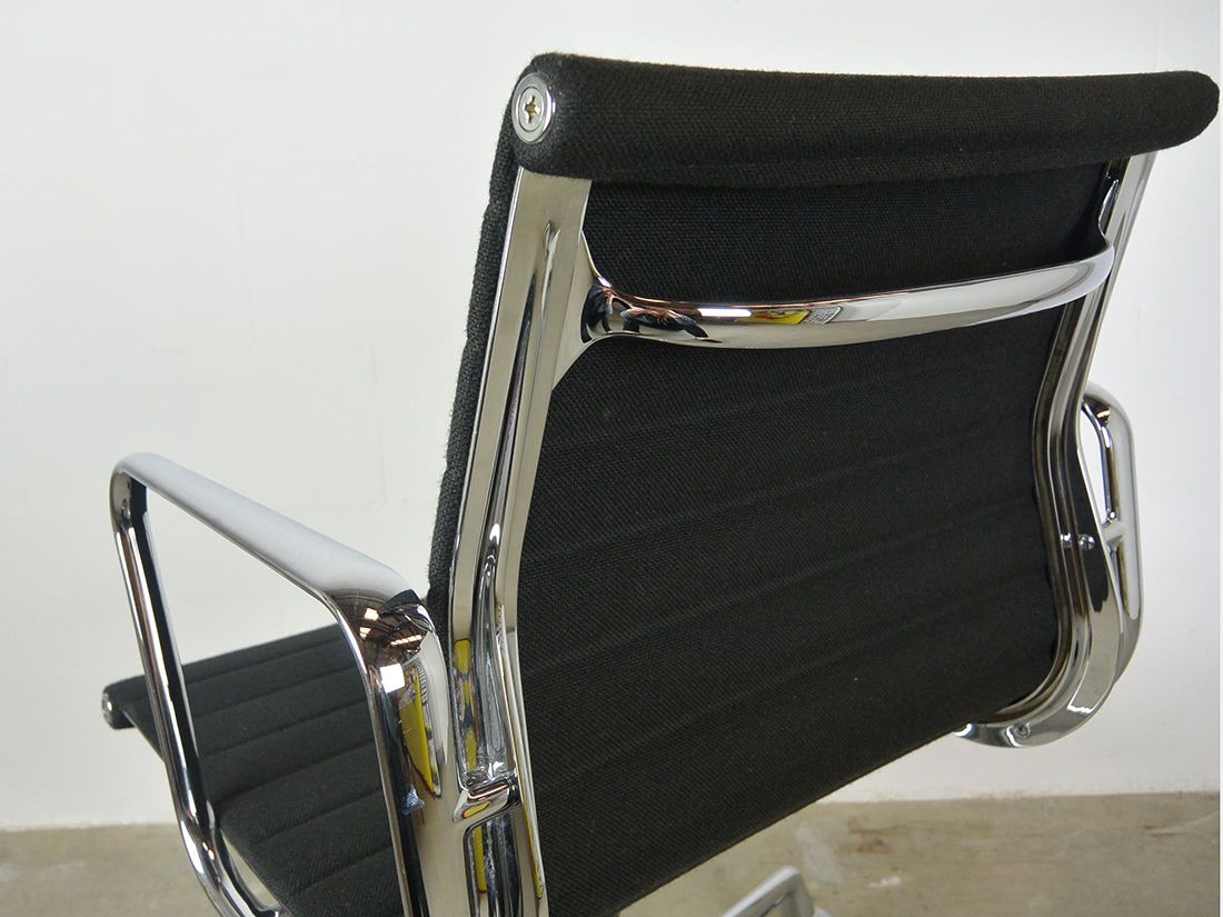 Bureaustoel Eames EA 117 Vitra hopsak zwart