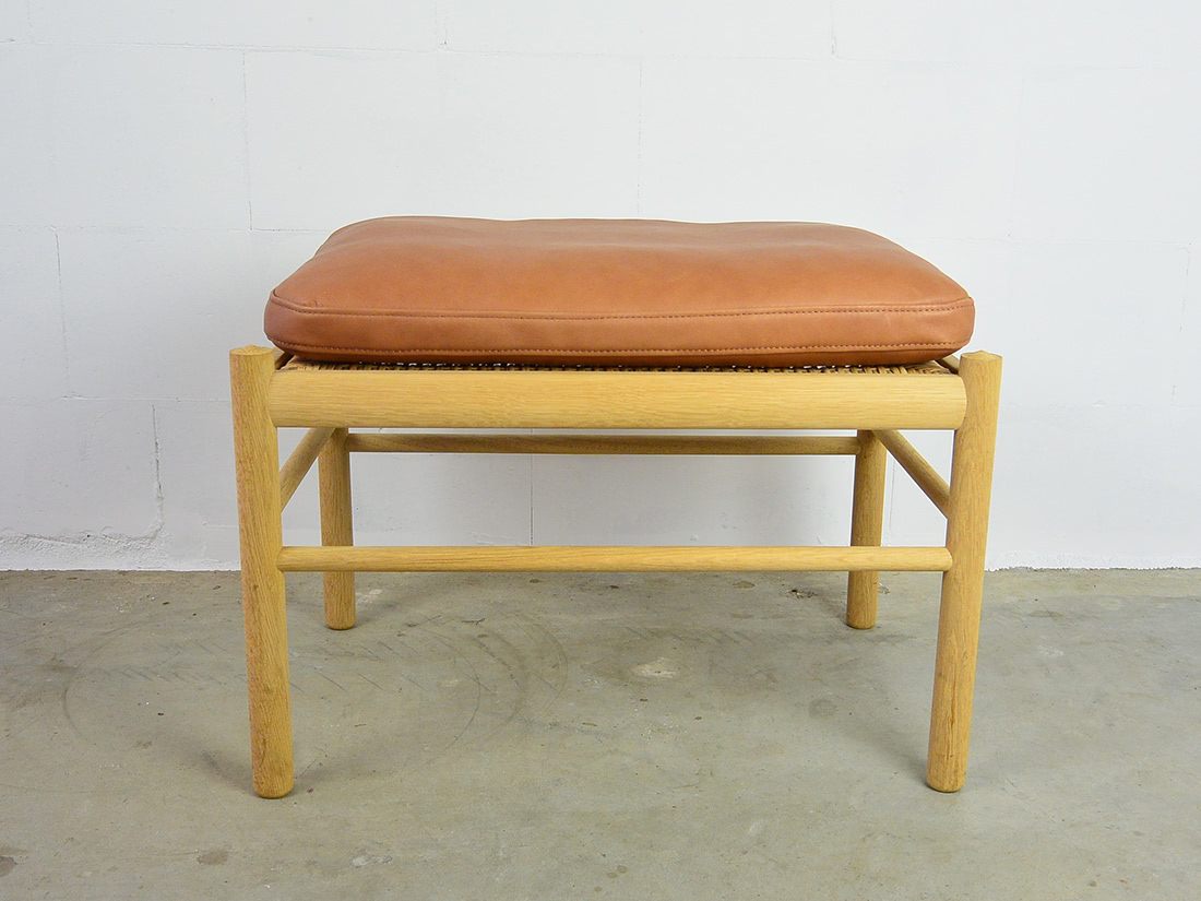 Colonial footstool OW149F Ole Wanscher Carl Hansen