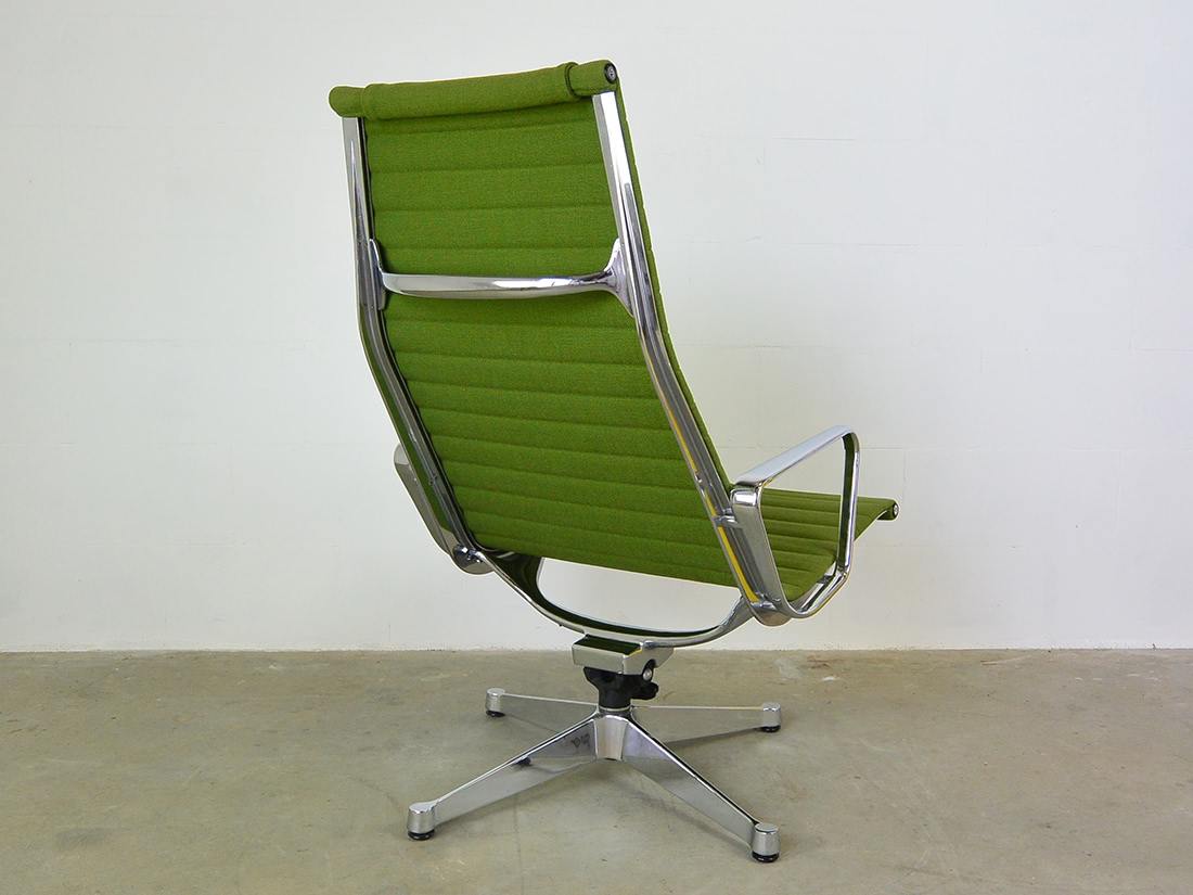 EA 124 Herman Miller Charles Eames stoel groen