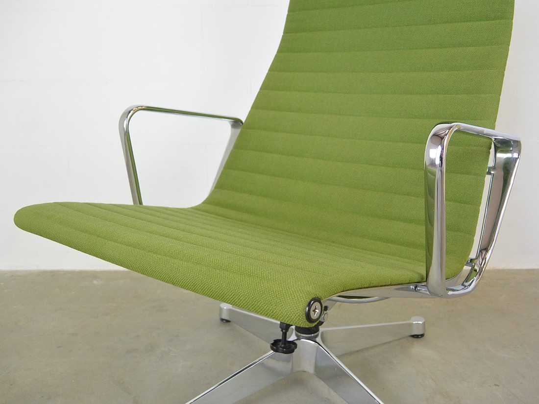 EA 124 Herman Miller Charles Eames stoel groen