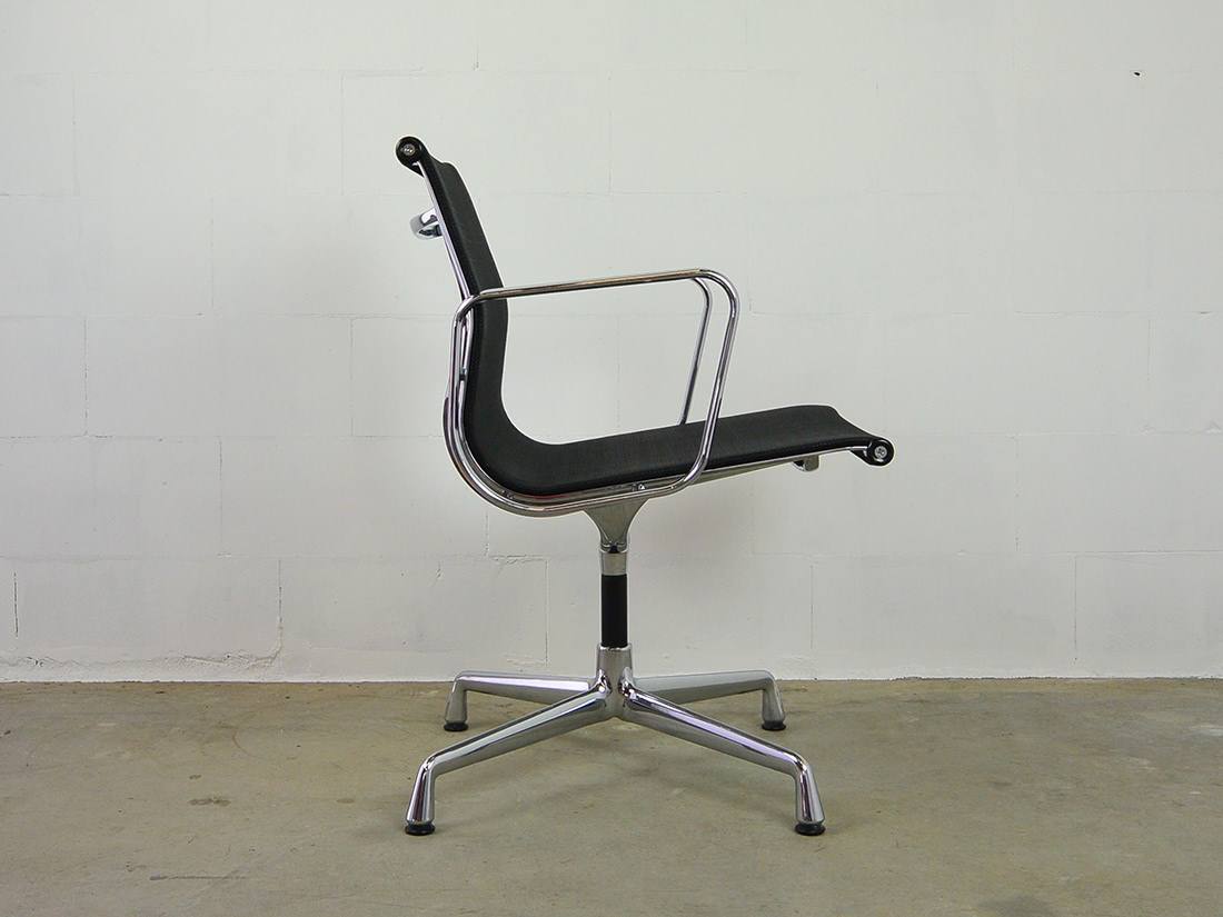 Bureaustoel Eames EA 108 Vitra