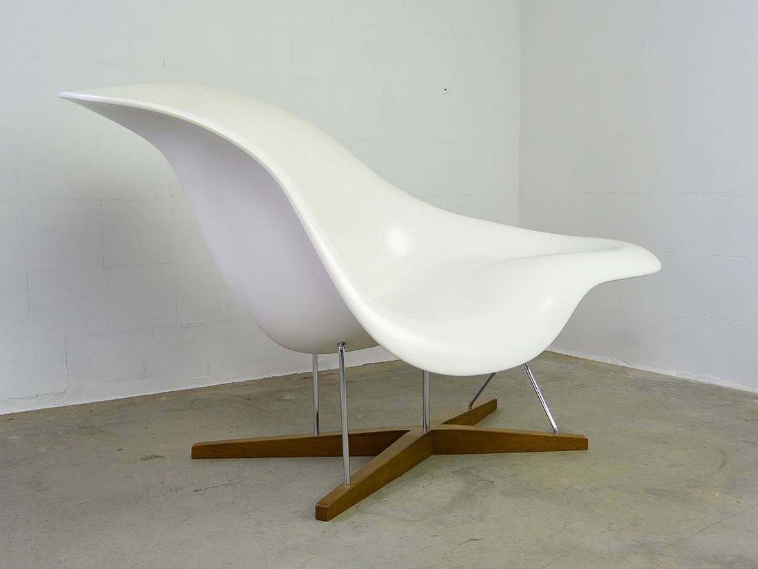 Vitra La Chaise lounge chair Charles & Ray Eames