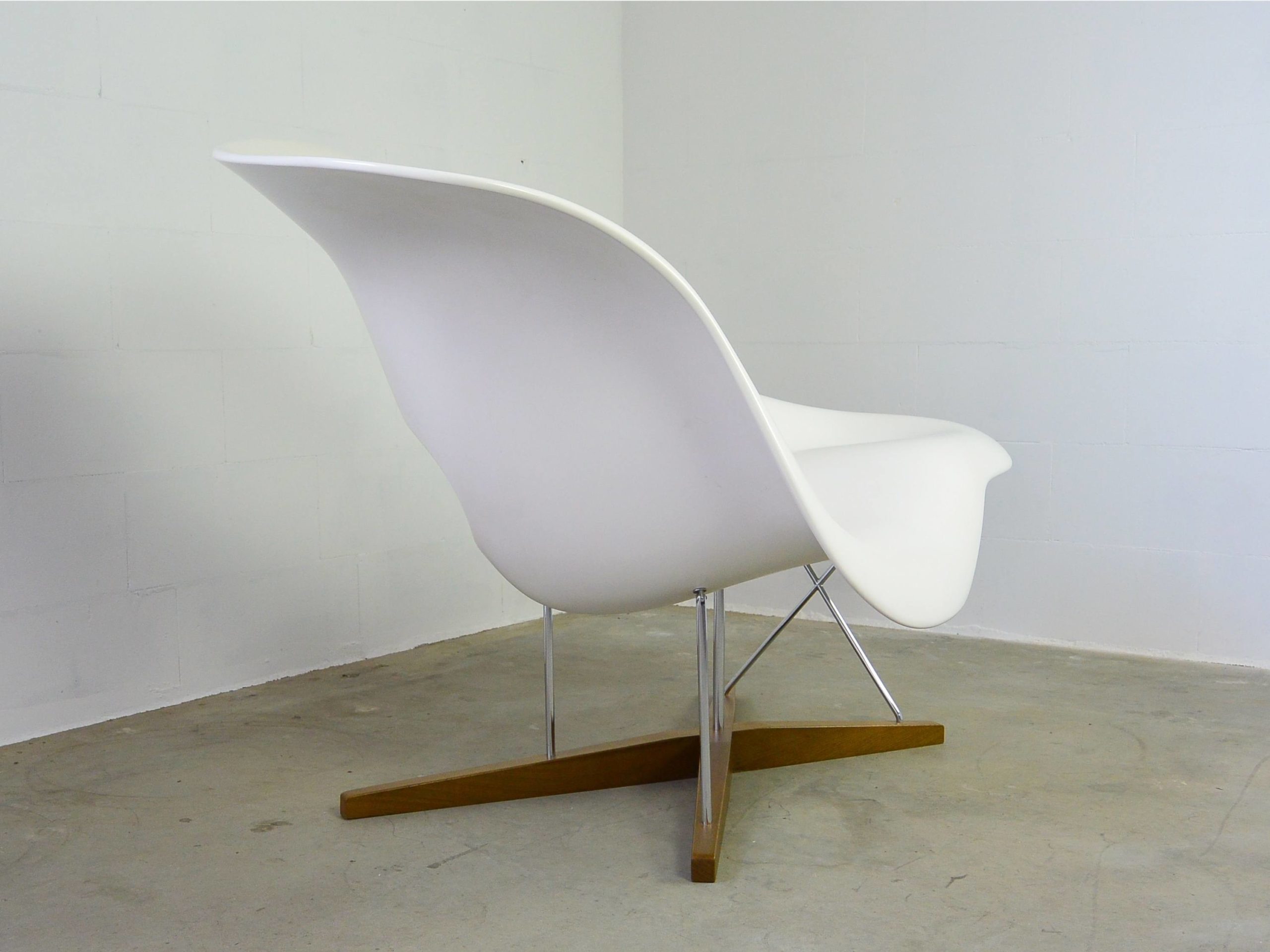 Vitra La Chaise lounge chair Charles & Ray Eames