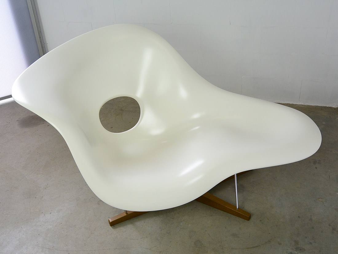 Vitra La Chaise lounge chair Charles & Ray Eames