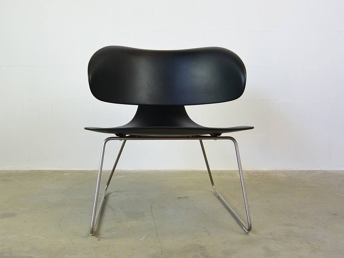 Maxima arm chair designed by William Sawaya for Sawaya & Moroni.