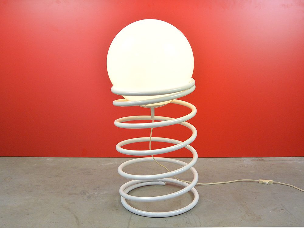 Spiral floor lamp