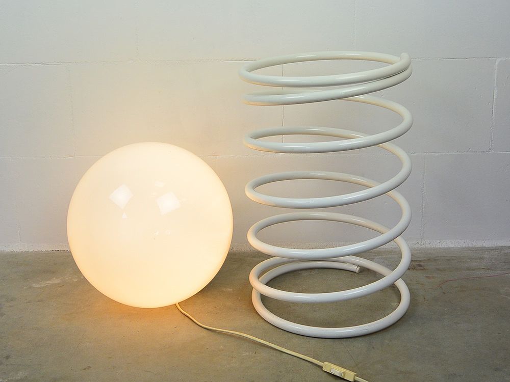 Spiral floor lamp