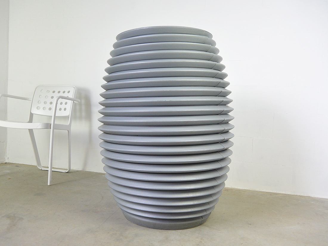 Serralunga Top Pot hard design by Ron Arad