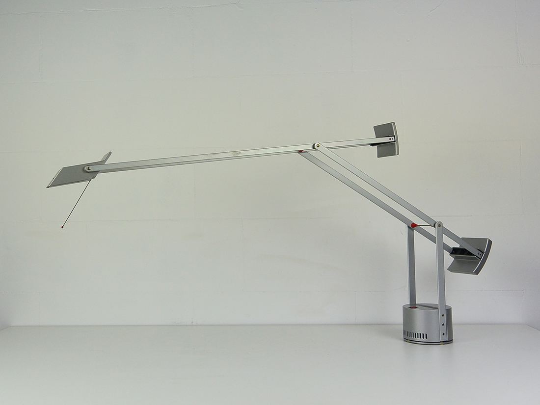 Artemide Tizio Desk Lamp designed by Richard Sapper