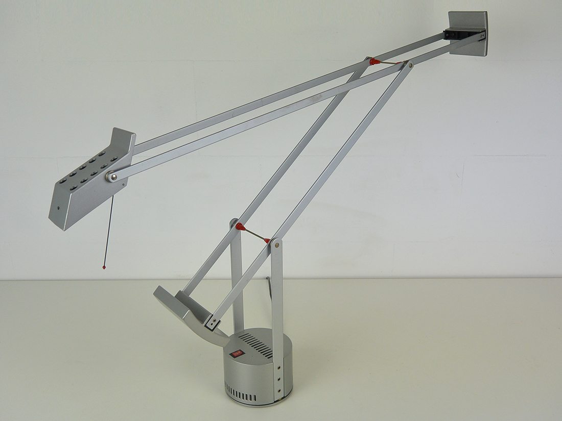 Artemide Tizio Desk Lamp designed by Richard Sapper