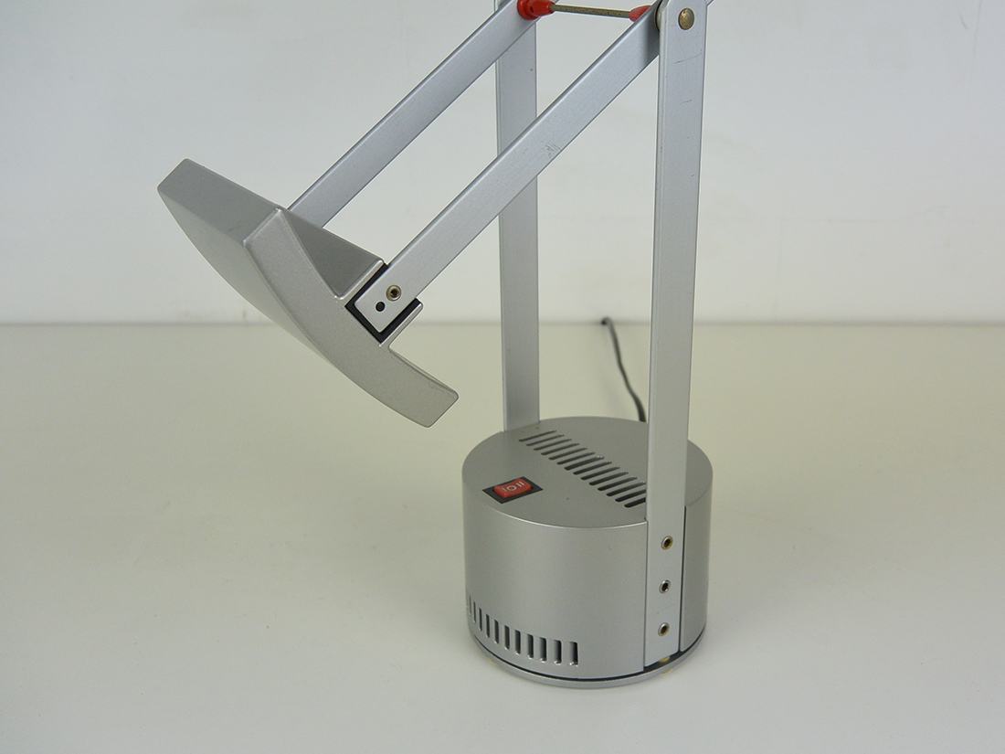 Artemide Tizio Desk Lamp designed by Richard Sapper