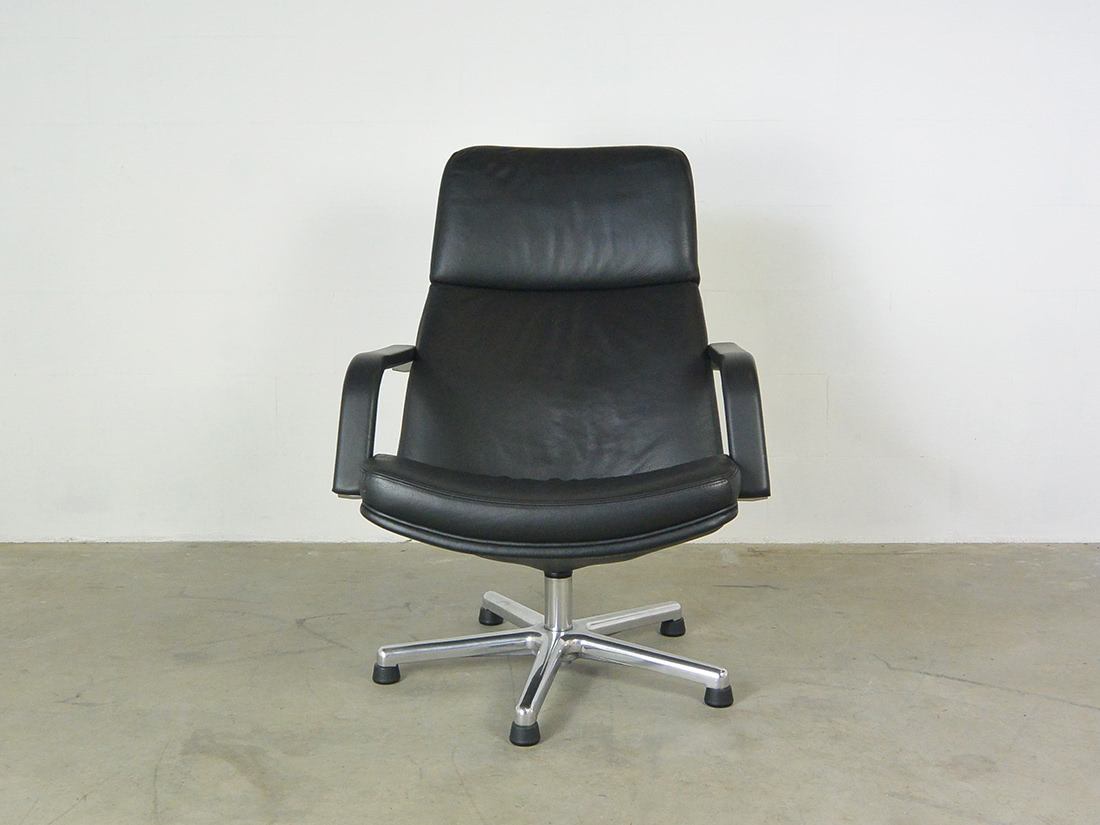 Artifort F141 Lounge chair Geoffrey Harcourt