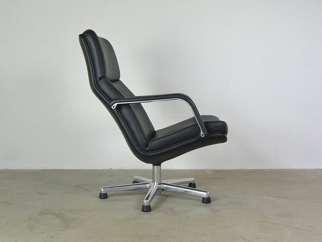 Artifort F141 Lounge chair Geoffrey Harcourt