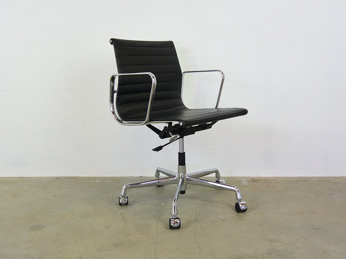 EA 117 Vitra Eames leather black Office Chair