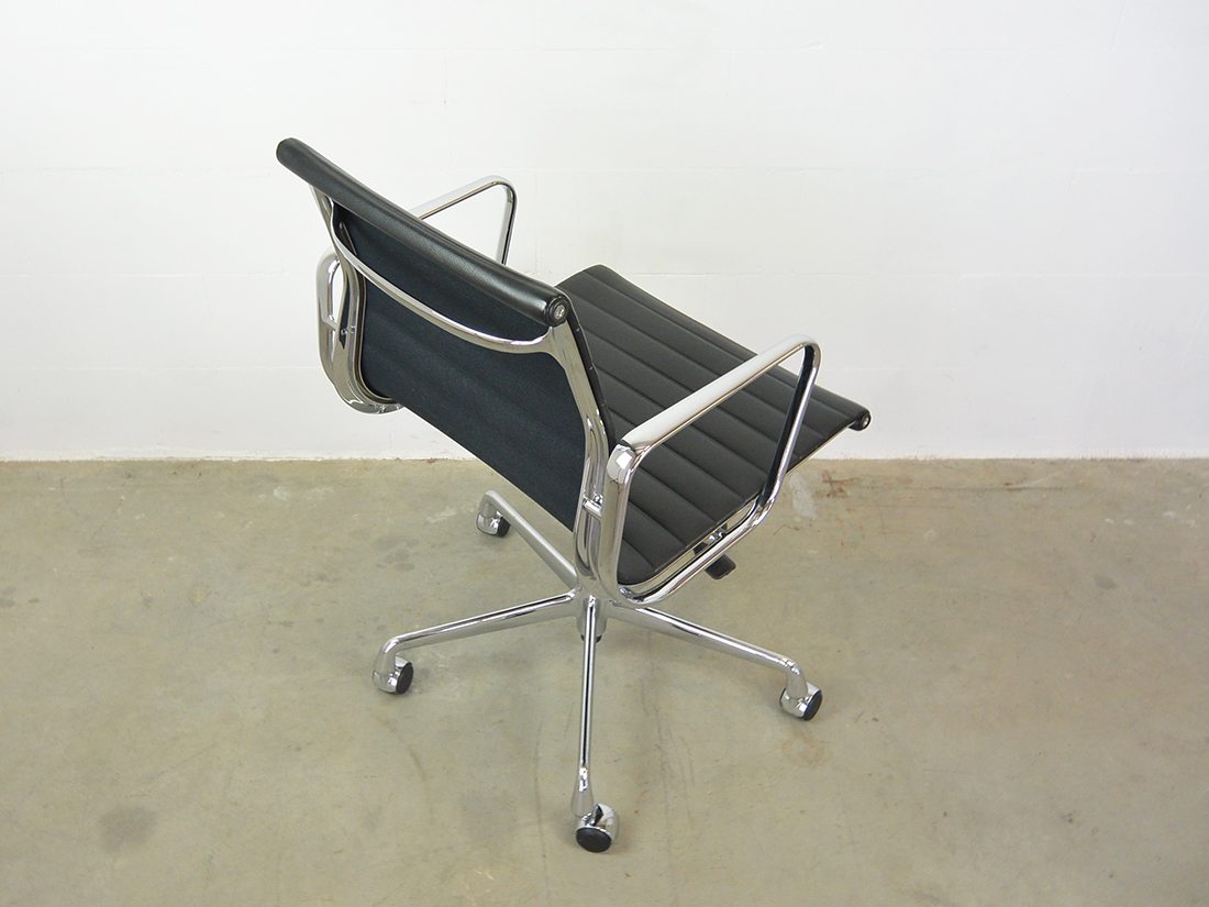 EA 117 Vitra Eames leather black