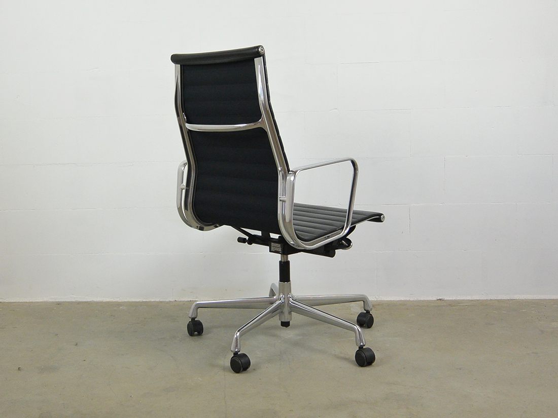 Eames EA 119 Vitra Zwart leer 4