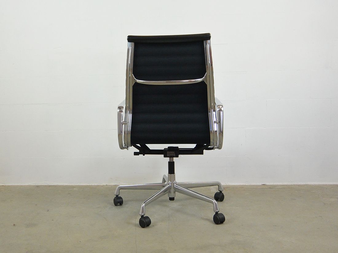 Eames EA 119 Vitra Zwart leer 5