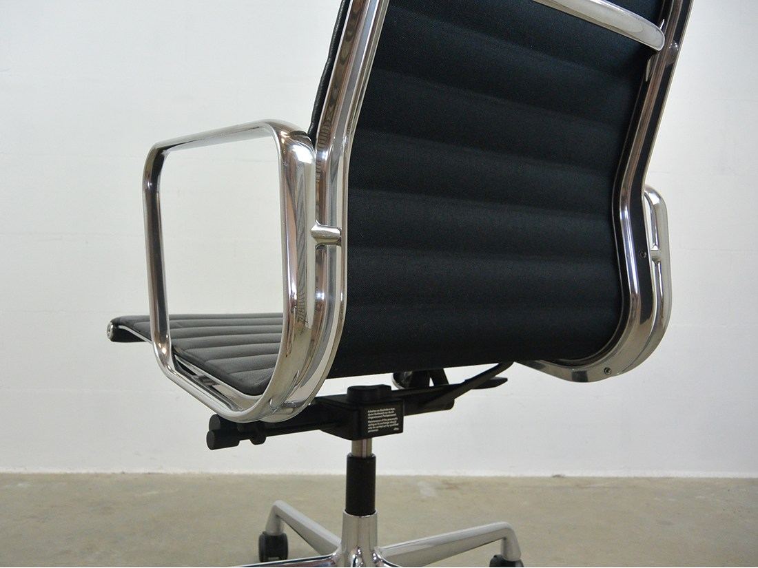 Eames EA 119 Vitra Zwart leer 7