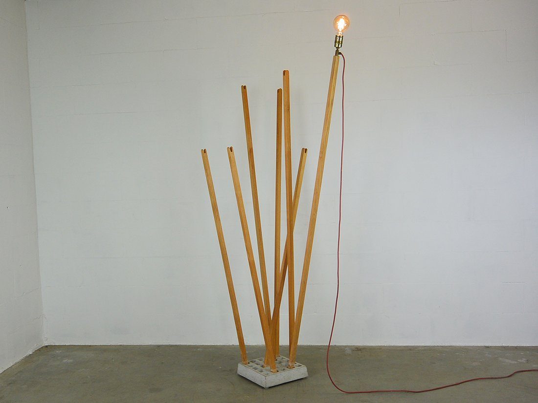 Pin Coat kapstok met lamp Nils Holger Moormann 1