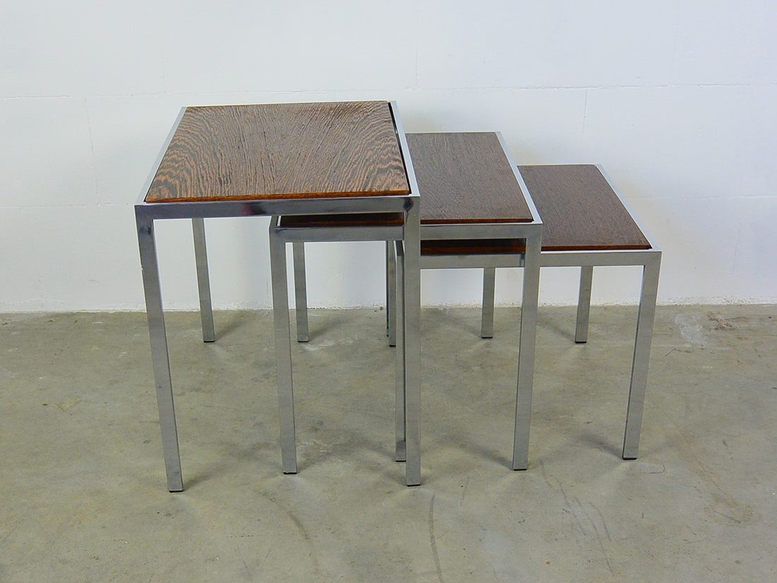 Set vintage nesting tables
