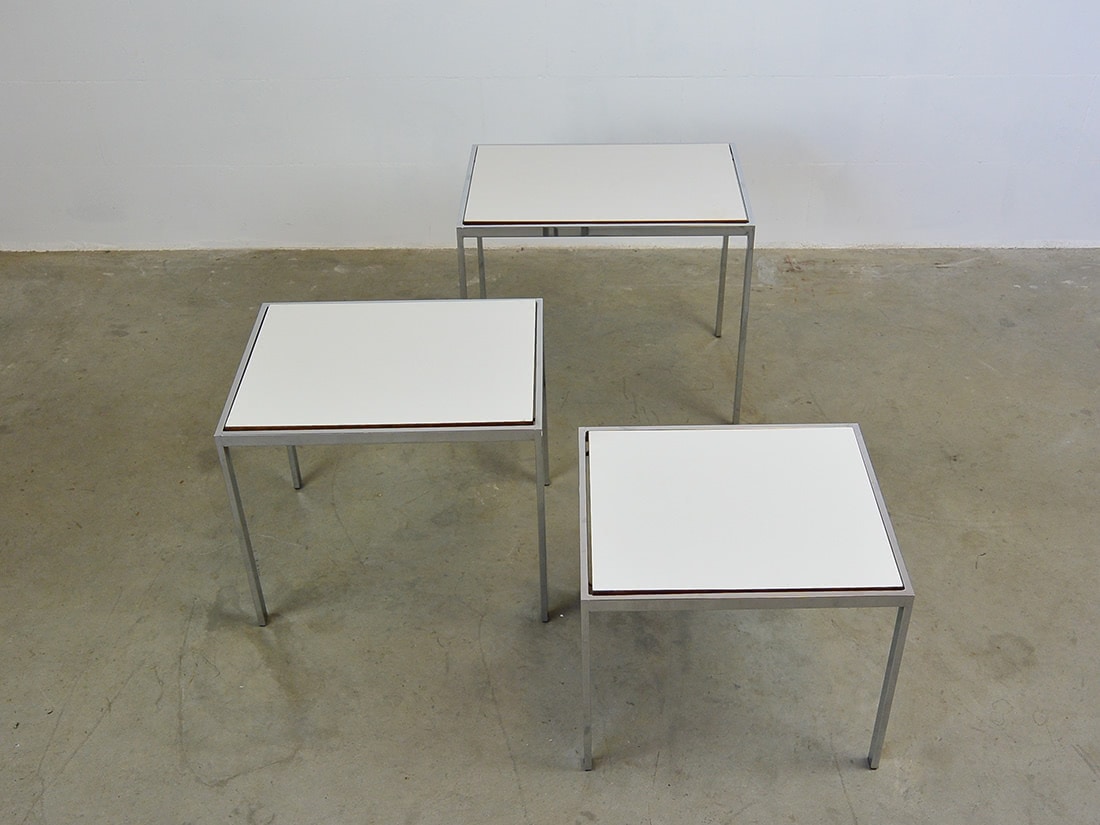 Set vintage nesting tables