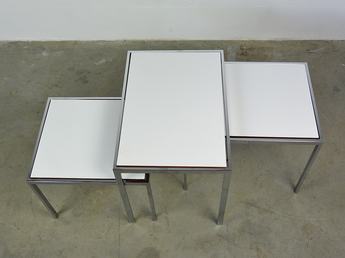 Set vintage nesting tables