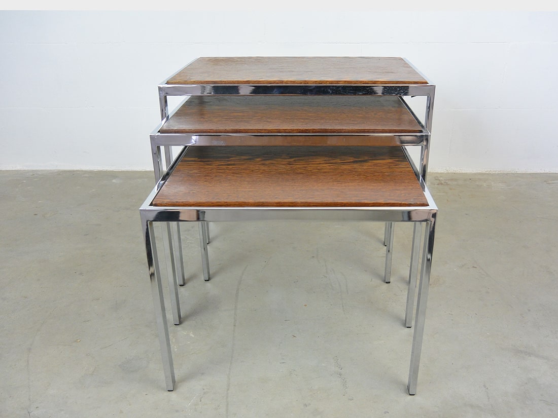 Set vintage nesting tables