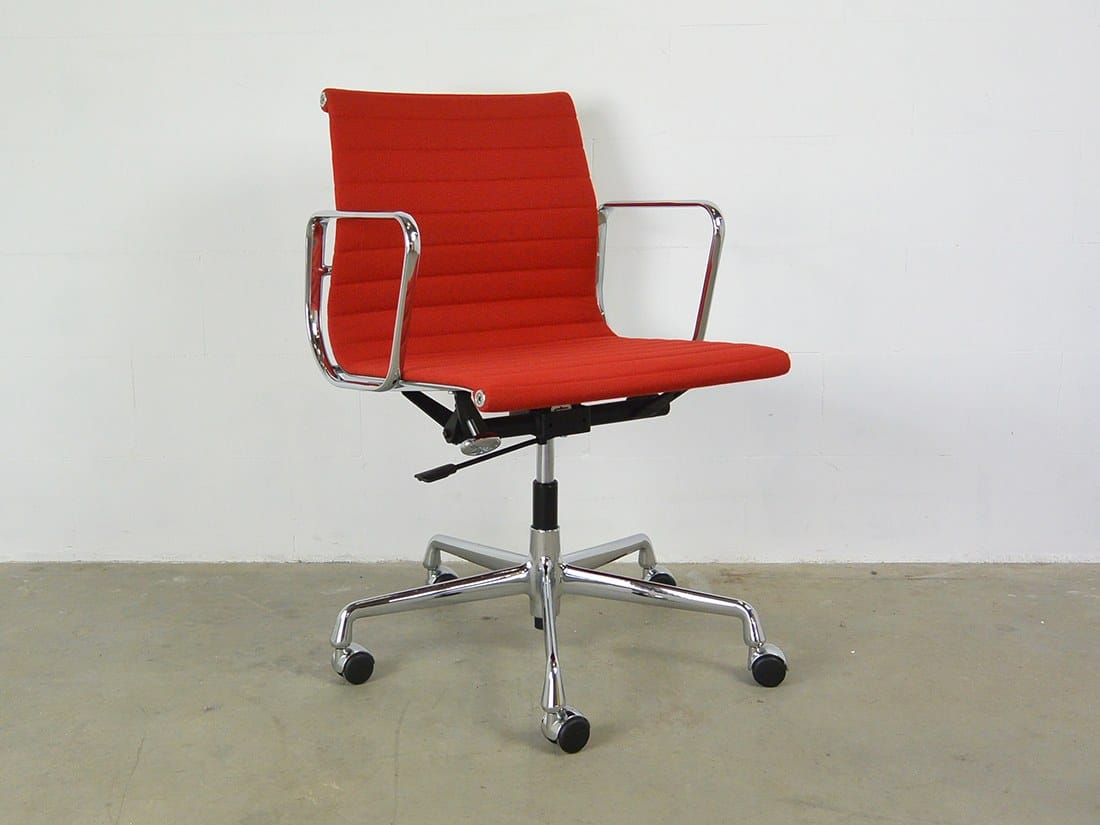 EA 117 Vitra rood hopsak 2