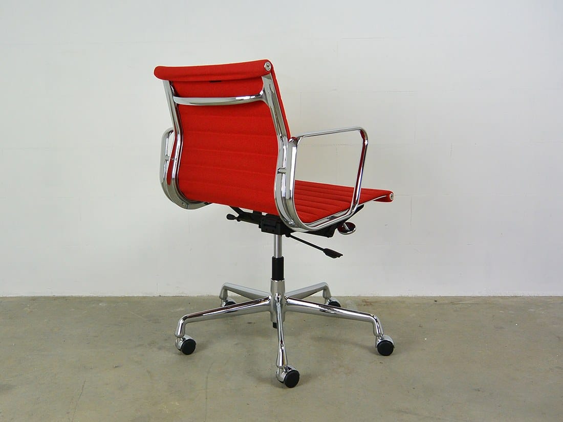 EA 117 Vitra red hopsak 3