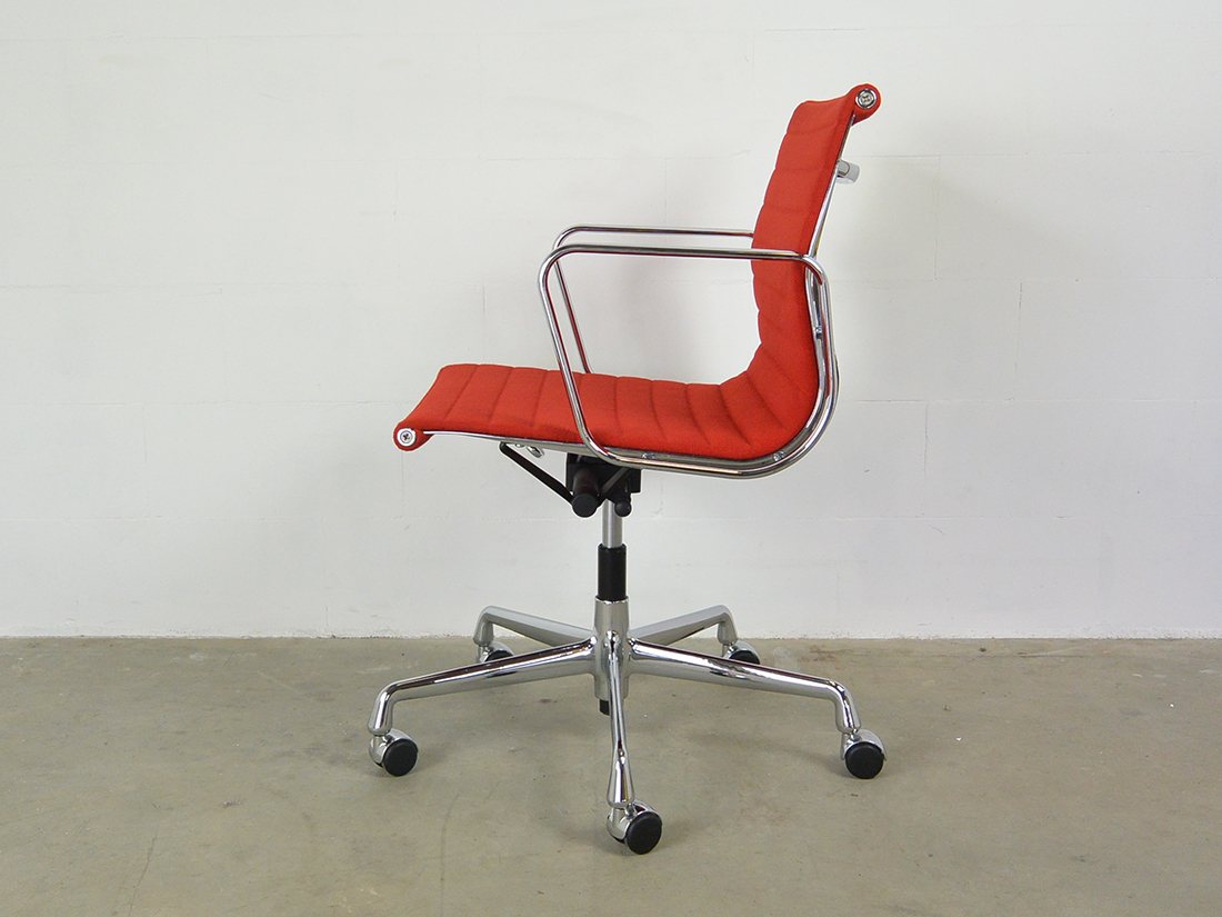 EA 117 Vitra red hopsak 5