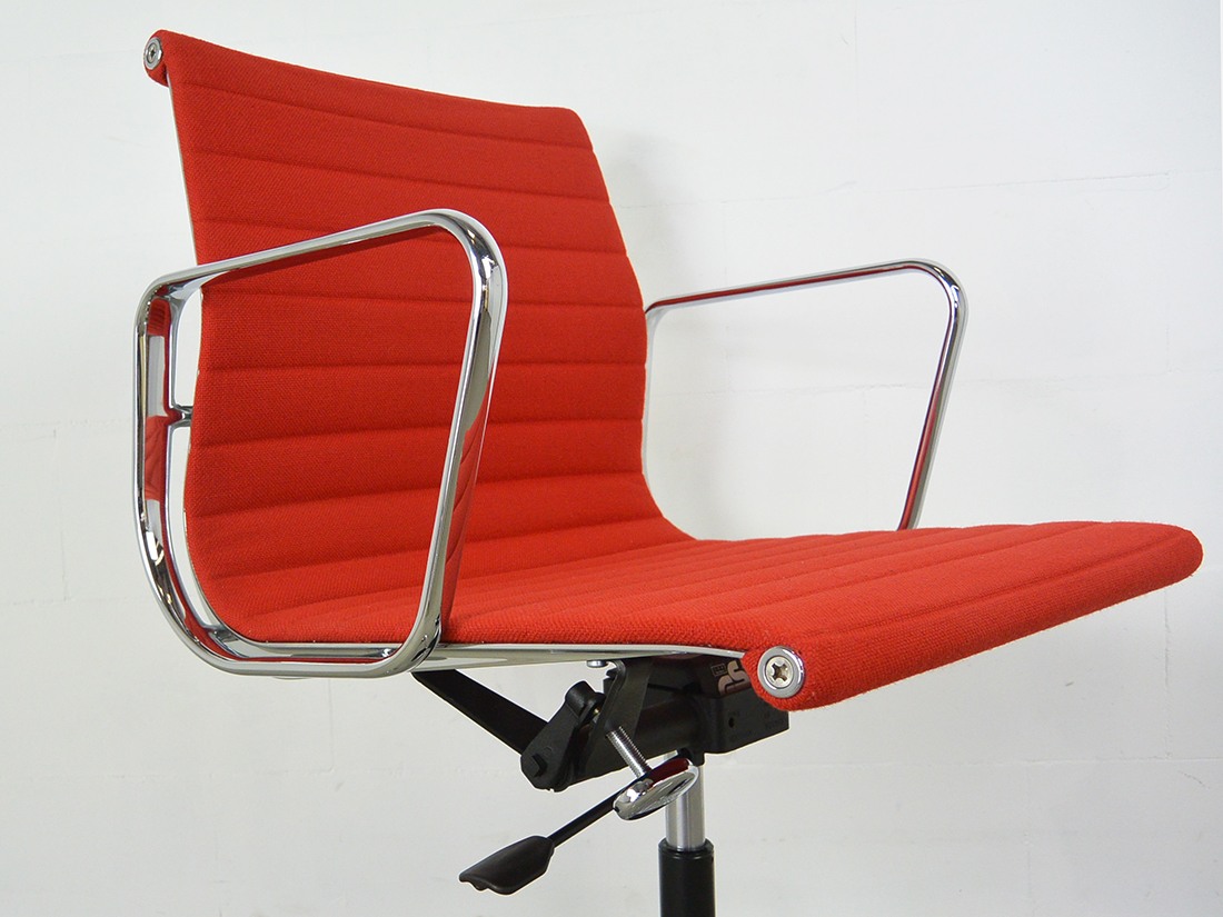 EA 117 Vitra red hopsak 7