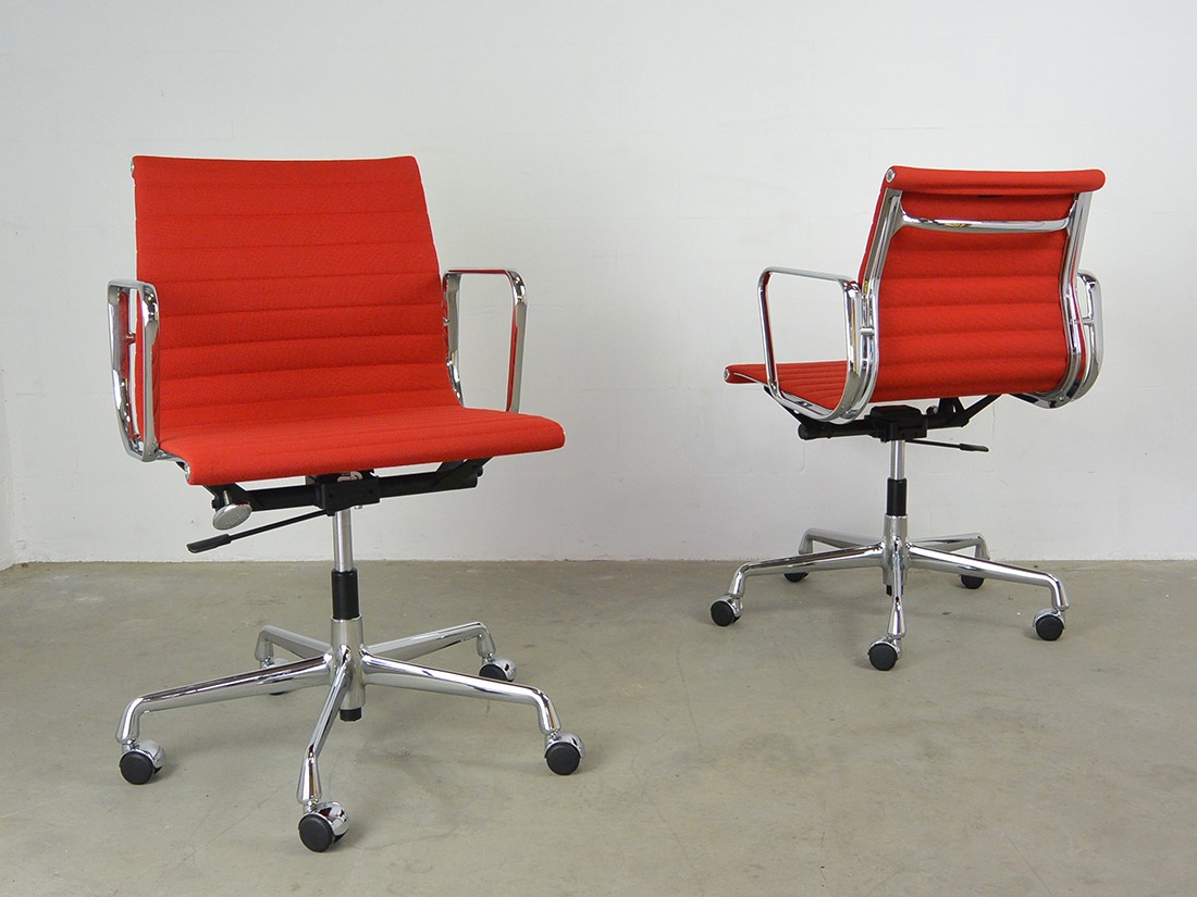 EA 117 Vitra red hopsak stuks2