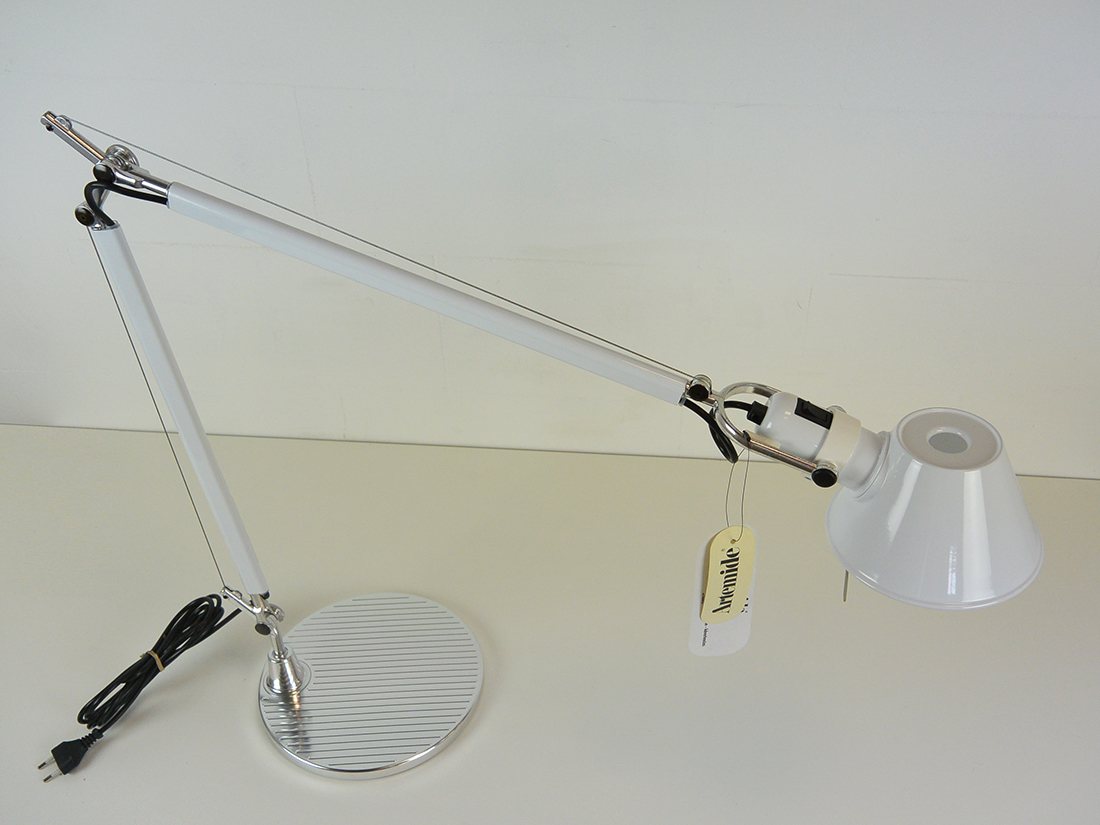 Tolomeo white desk lamp 1a