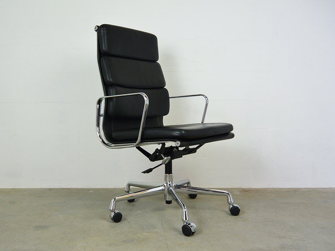 Eames EA 219 zwart 1