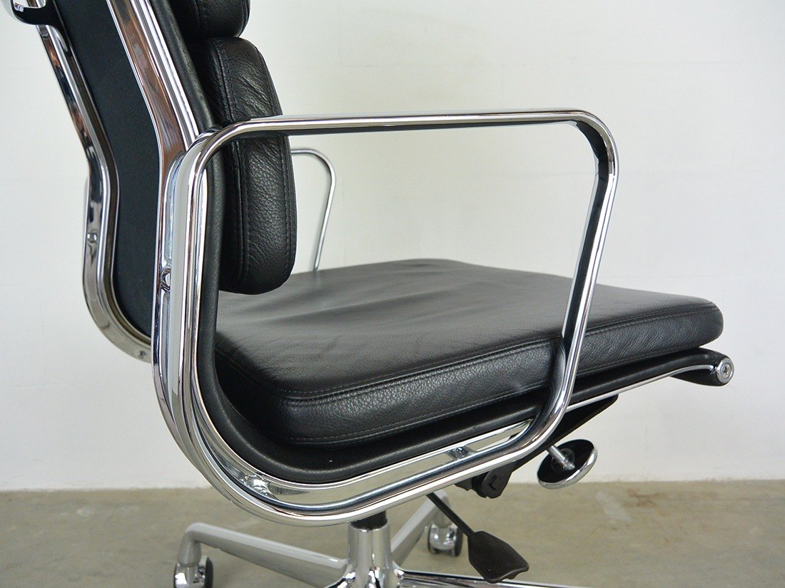 Eames EA 219 zwart 10