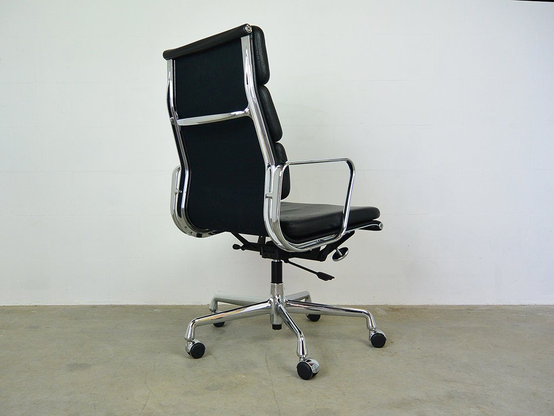 Eames EA 219 zwart 3