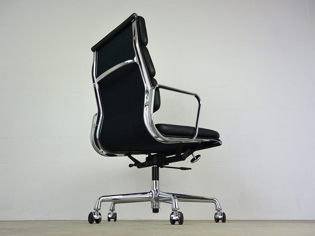 Eames EA 219 zwart 5