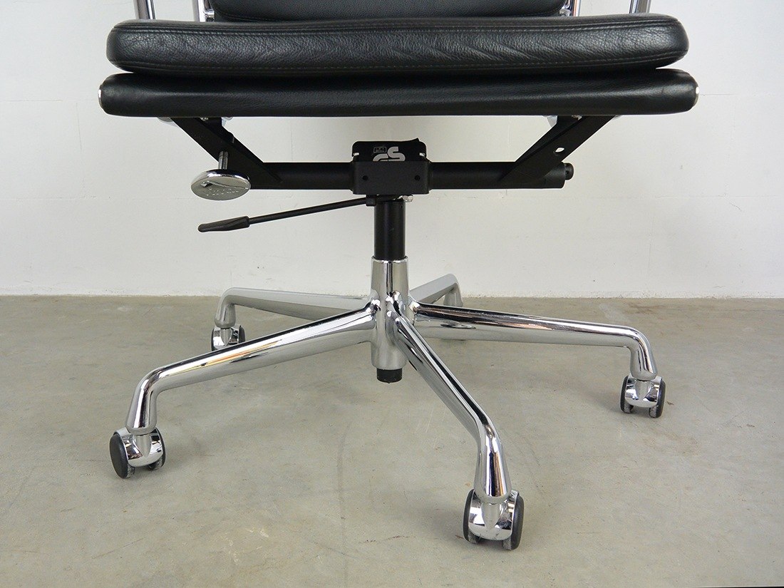 Eames EA 219 zwart 8