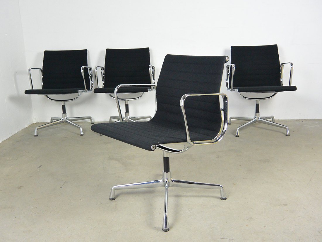 Eames EA 107 hopsak zwart 9