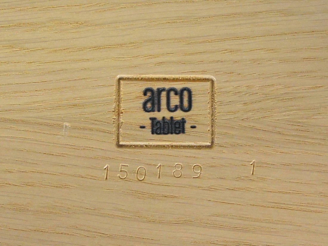 Arco tablet eiken - Jonas Trampedach mark