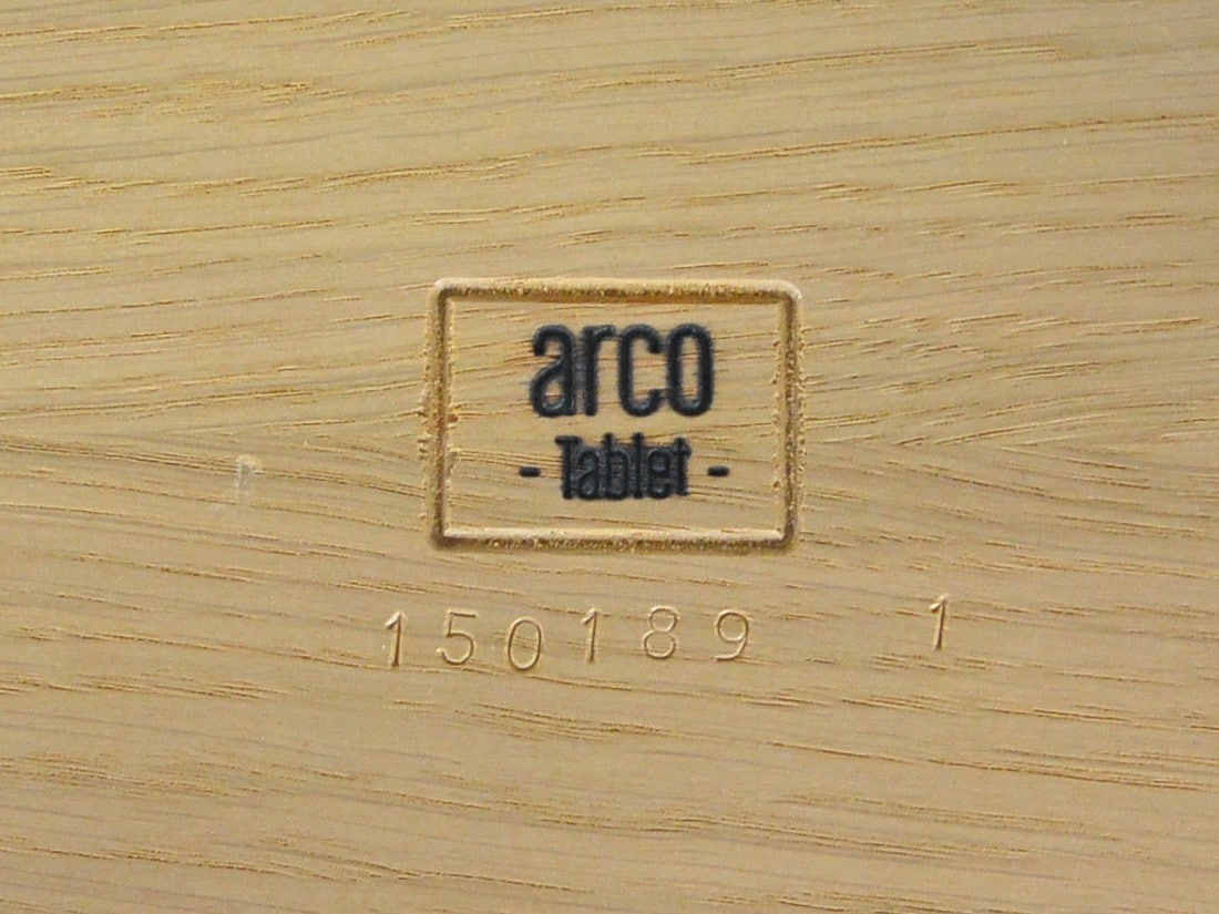 Arco tablet eiken - Jonas Trampedach mark