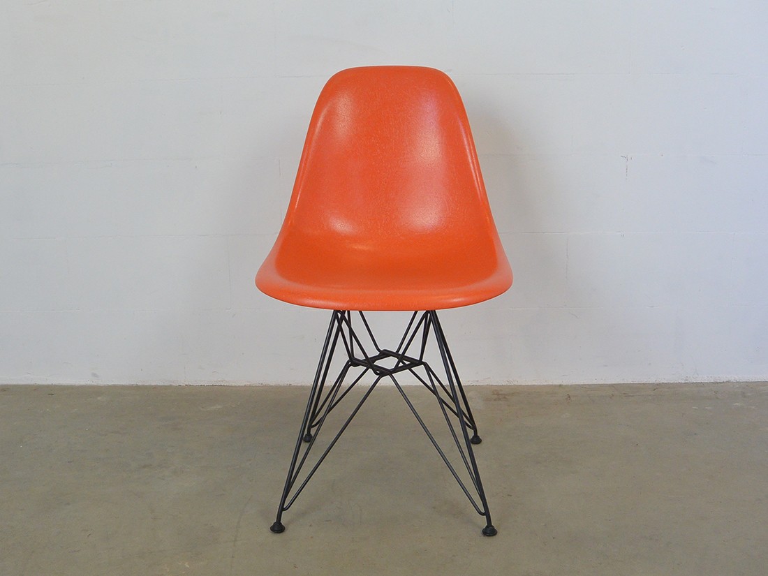 Vitra DSR Fiberglass Eames Chair Oranje 1