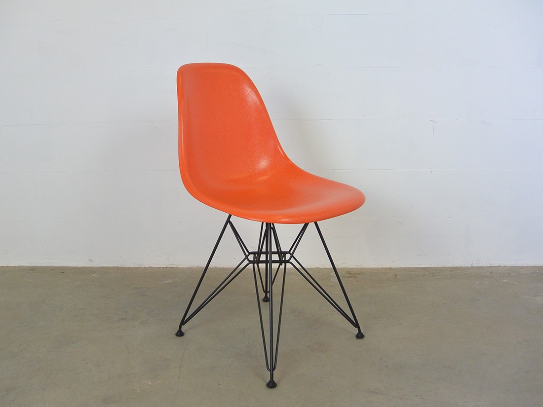 Vitra DSR Fiberglass Eames Chair Oranje 2