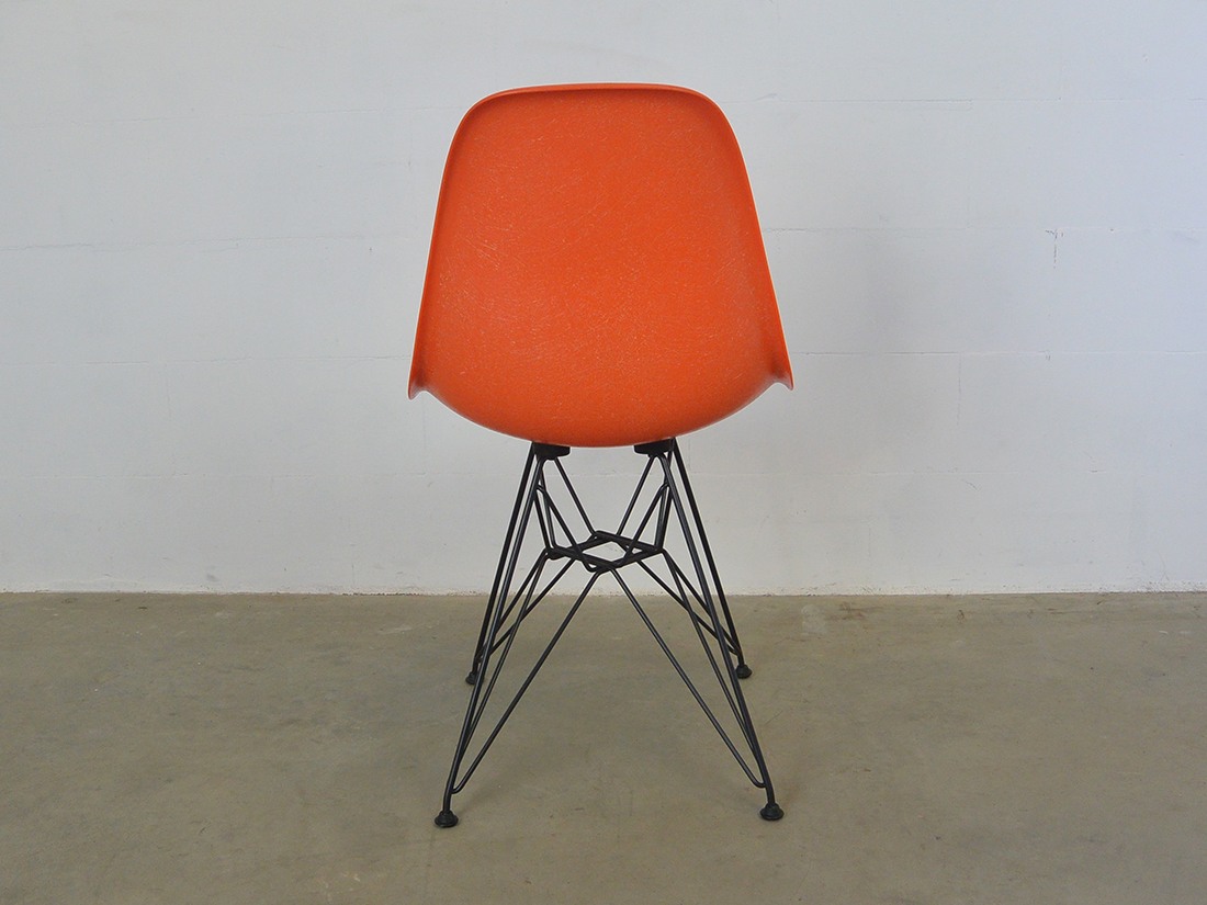 Vitra DSR Fiberglass Eames Chair Oranje 4